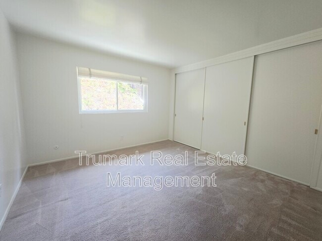 Building Photo - 3933 Karen Lynn Dr