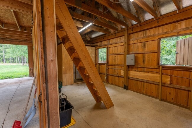 Building Photo - 760 Implement Rd