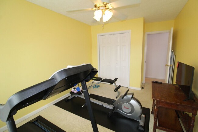 Building Photo - Charming 3-Bedroom Townhome for Rent with ...