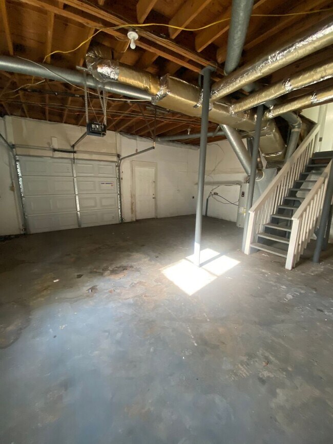 Building Photo - Beautiful 3BR Home – Comfort & Functionality