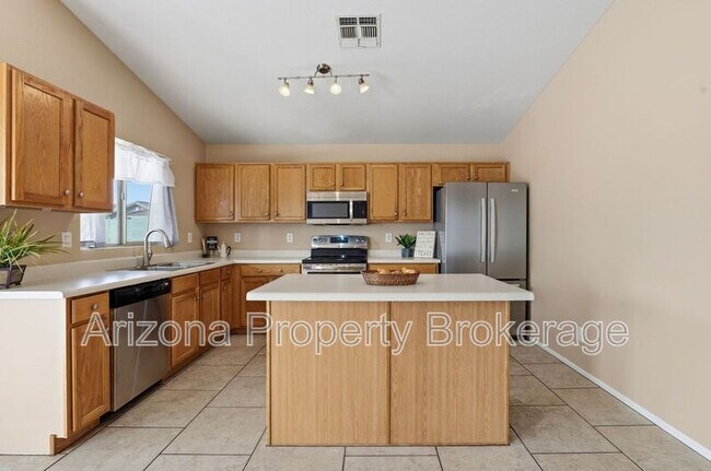 Building Photo - 919 E Monteleone St