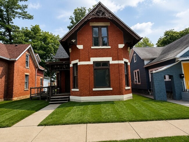 Building Photo - 2431 Fox Ave