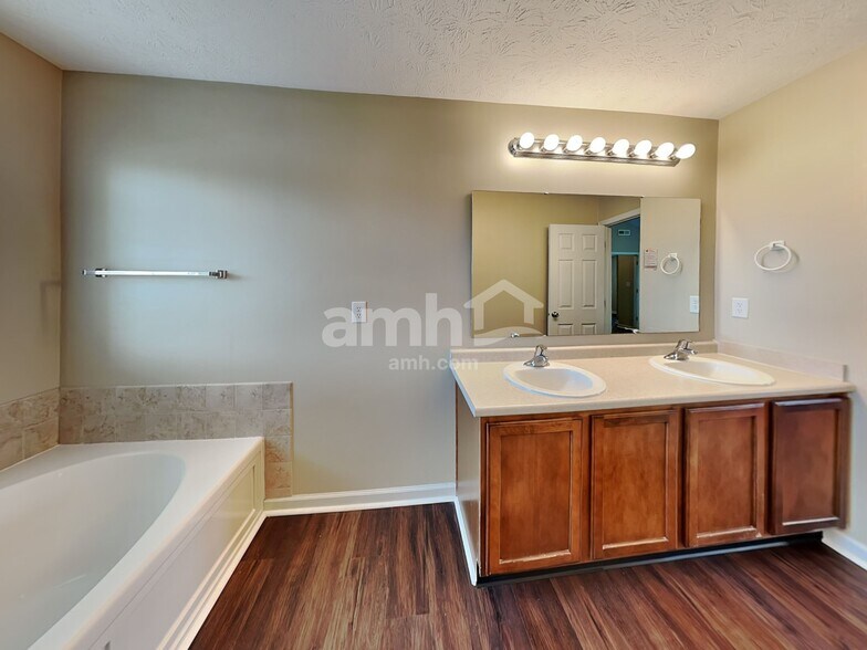 Building Photo - 6624 Coppel Ct