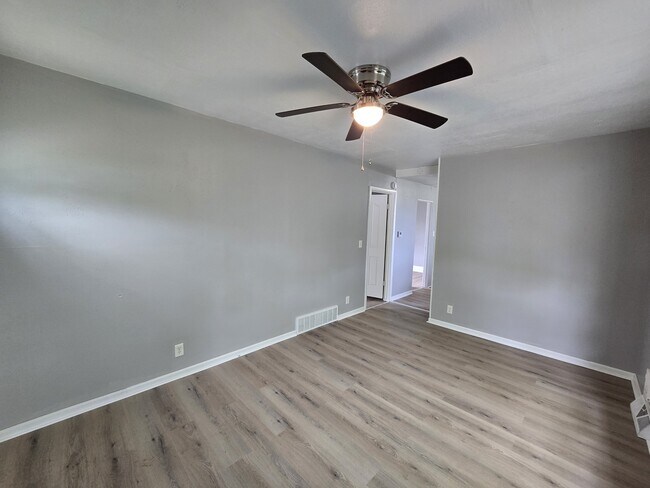 Building Photo - 512 Maynard Ave