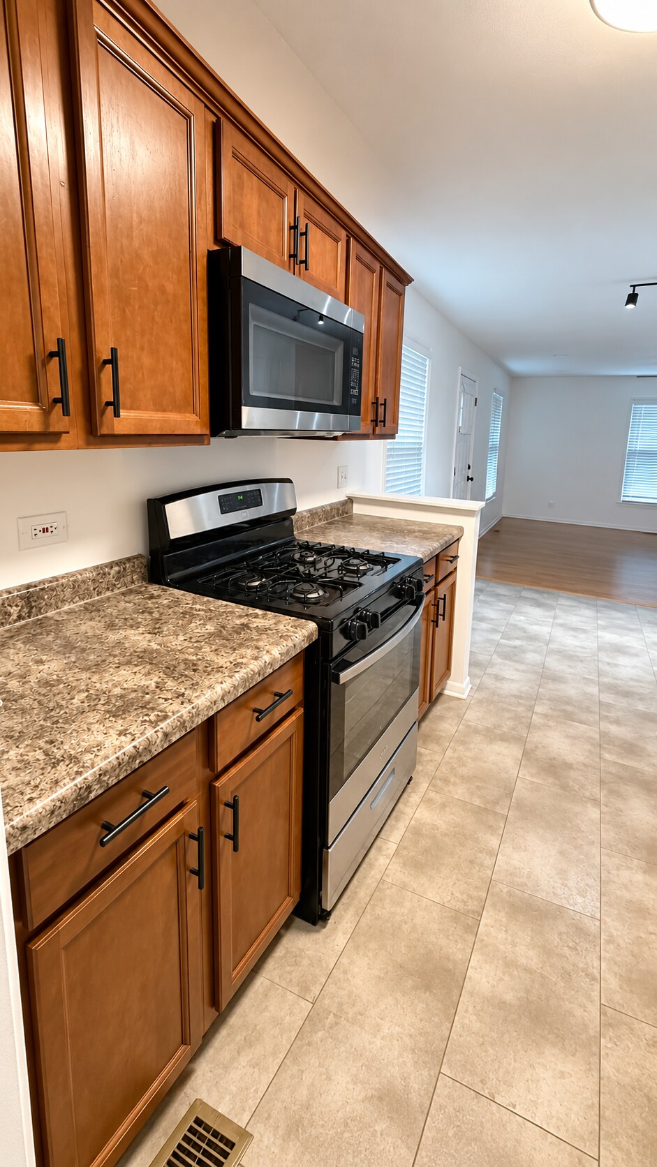 Building Photo - 306 Russet Way
