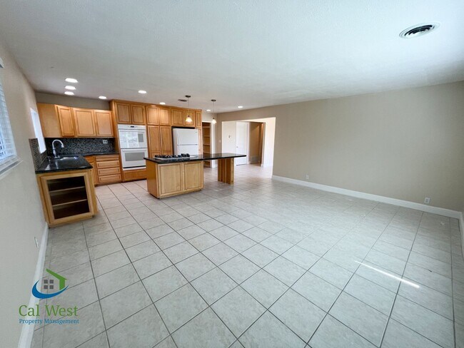 Building Photo - $5,095 - Beautiful 3/2 Bath Home Tucked Away in Prime Santa Clara's Location