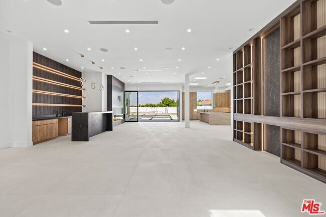 Building Photo - 16851 Encino Hills Dr