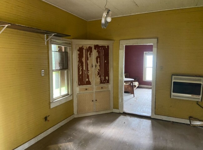 Building Photo - Historic Property! - $290 Month / $600 Down