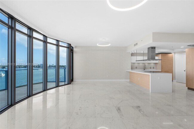 Building Photo - 17301 Biscayne Blvd