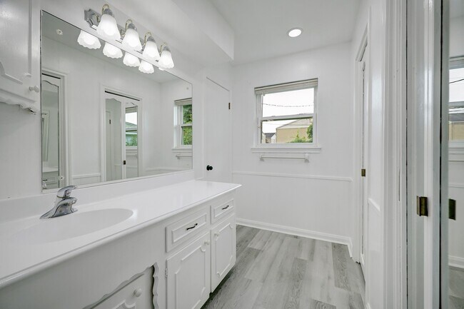 Building Photo - 9807 Braewick Dr