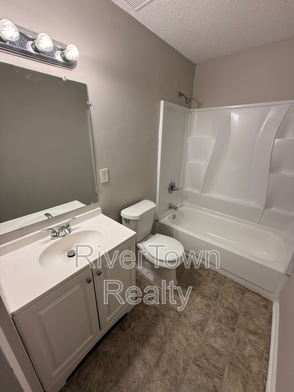 Building Photo - 3552 Christine Rd