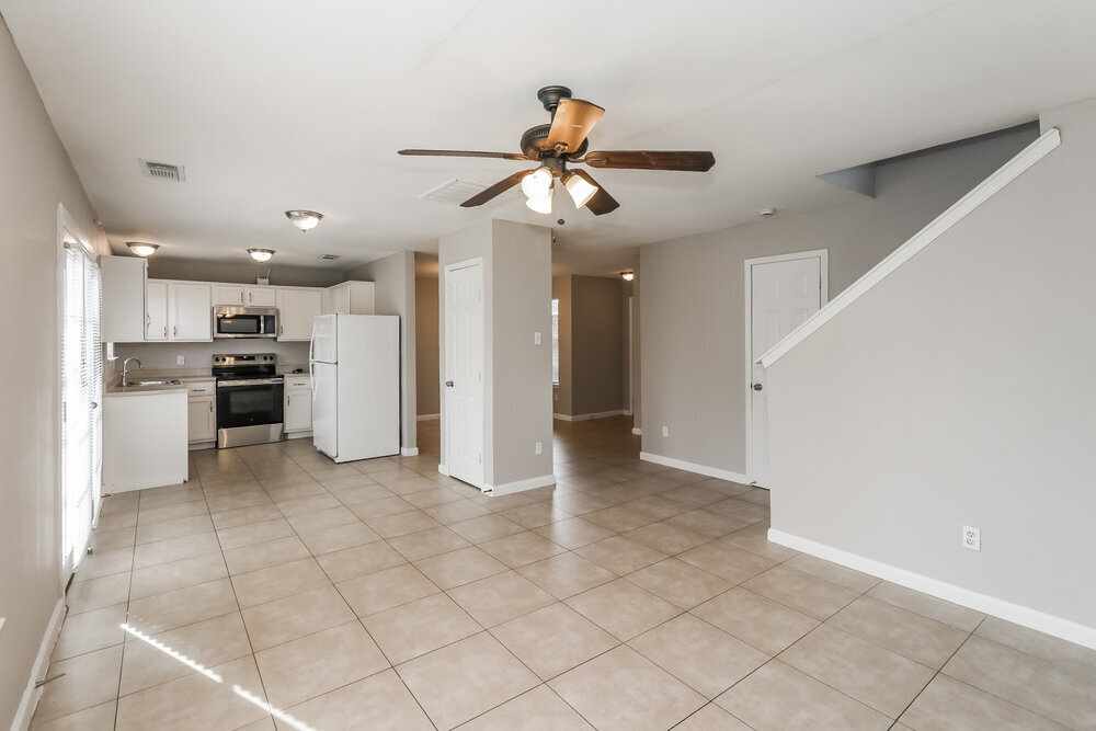 Building Photo - 7423 Village Lake Dr