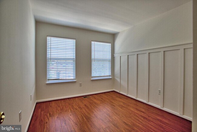 Building Photo - 14679 Seasons Dr