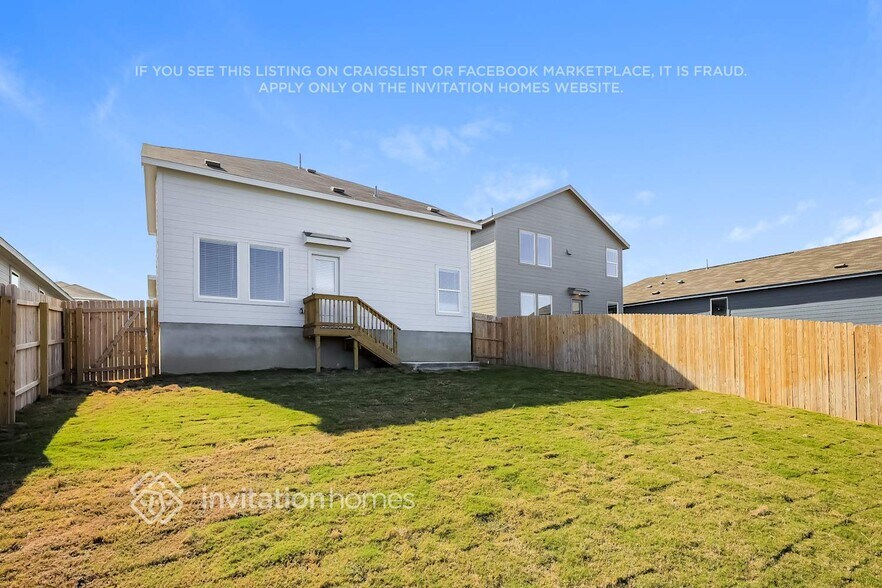 Building Photo - 3214 Roslyn Grist