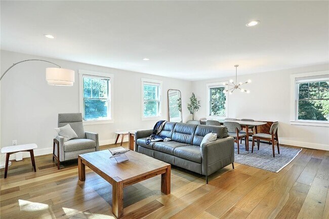 Building Photo - 137 Rosebriar Ave