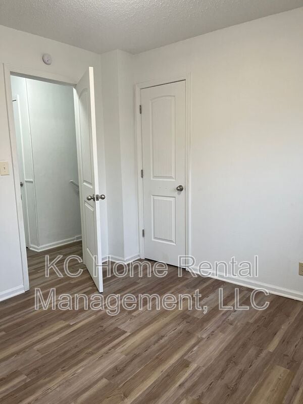 Building Photo - 805 W 39 St N