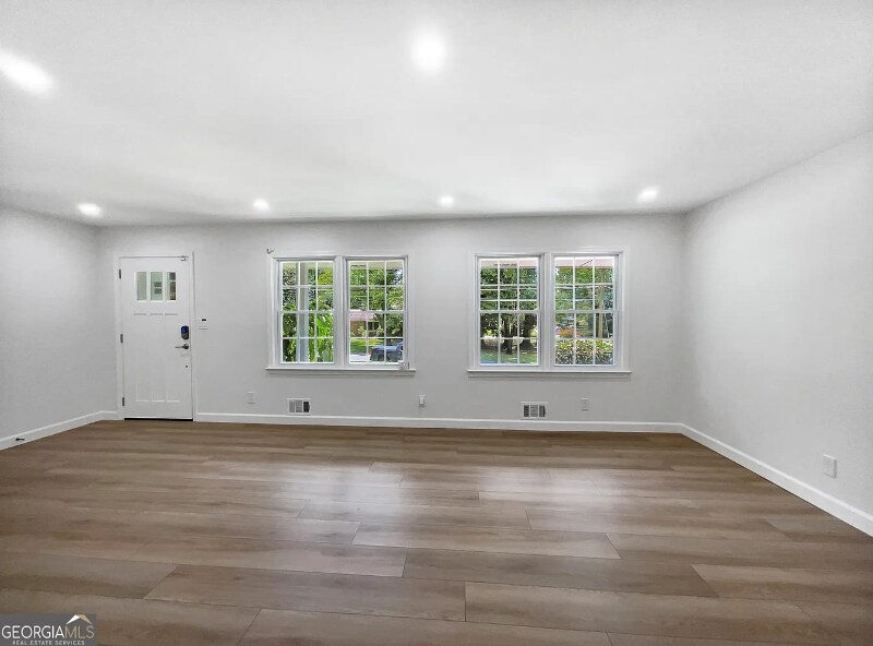 Building Photo - 2685 Rainbow Ridge Rd