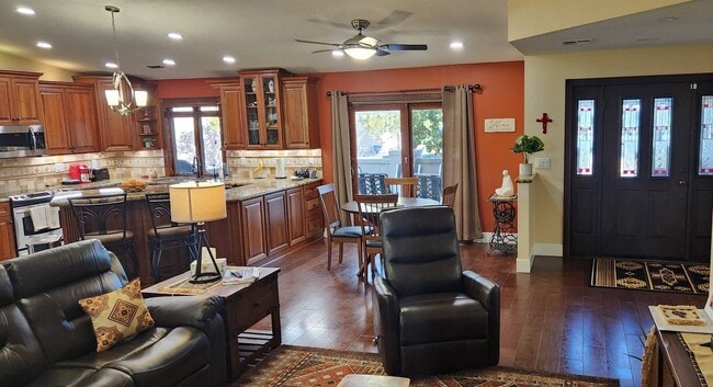 Building Photo - Nicely updated home in 45+ Active Adult Community of Leisure World. Available April 1st, 2026 to ...