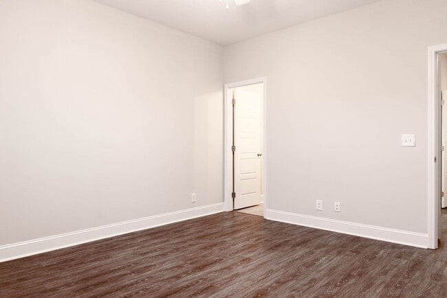 Building Photo - 208 Drayton Dr