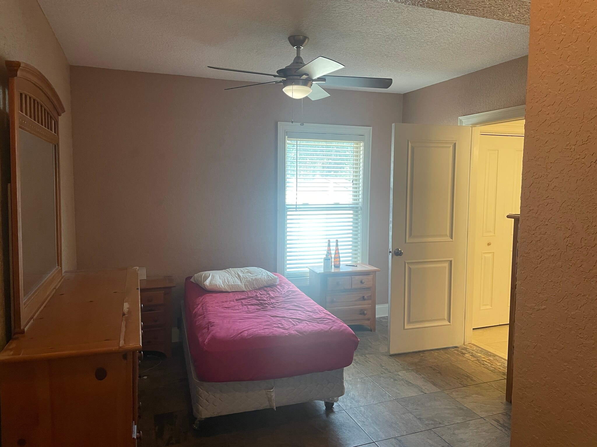 Building Photo - 323 Wildwood Way