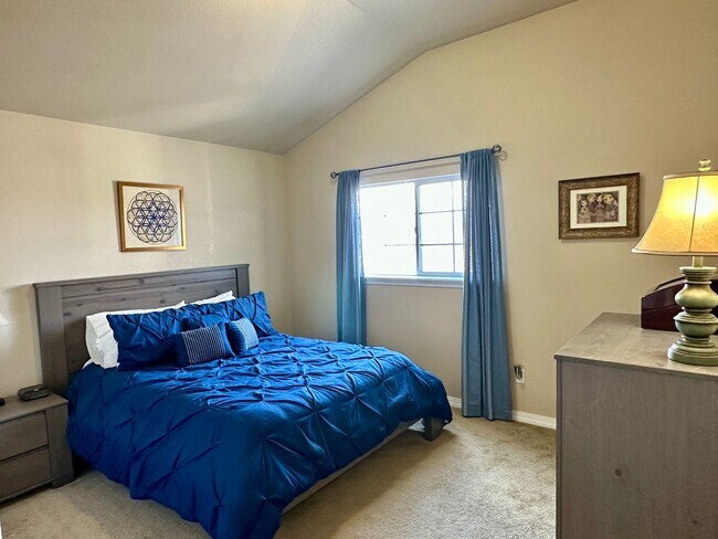 Building Photo - Elegant & Spacious 4BD Home with 3-Car Gar...