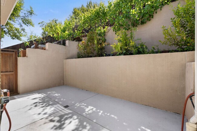 Building Photo - Modern Claremont Hills Home with Spectacular Tiered Yard