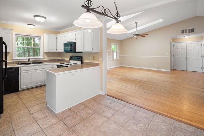 Building Photo - Great House in Southchase