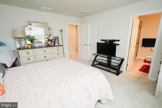 Building Photo - 9305 Mulligan Way