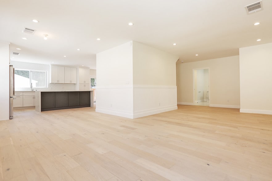 Building Photo - 12524 WOODBINE St