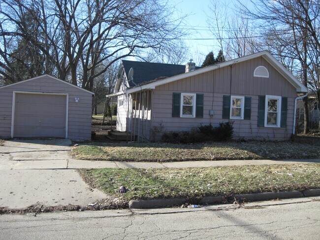 Primary Photo - 1611 Remington Rd