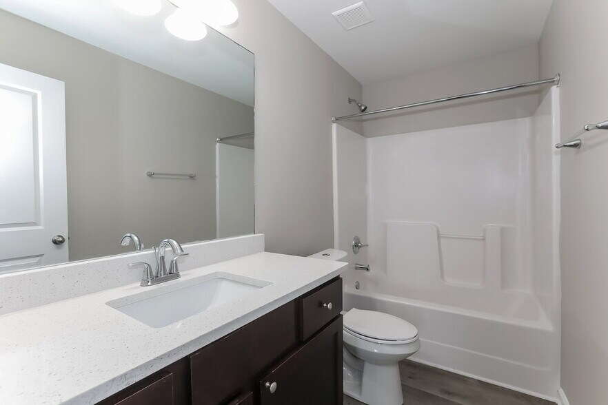 Building Photo - 1044 Sutherland Dr