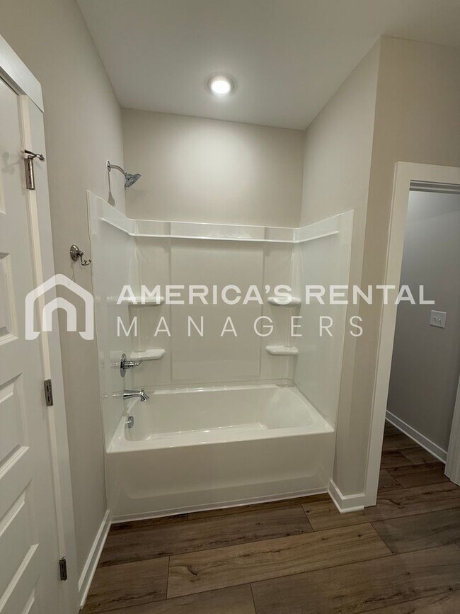 Building Photo - Home for rent in Riverside! Available to View Now!