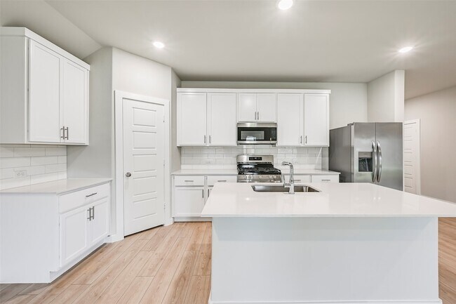 Building Photo - 946 Olive Dr