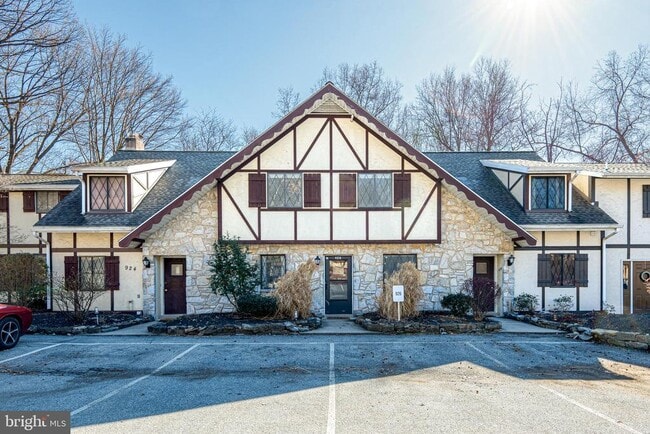 Primary Photo - 926 Rhue Haus Ln