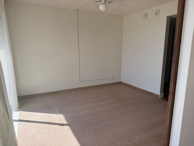 Building Photo - Makaha Valley Towers