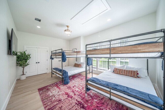 Building Photo - 8902 Feather Hill Rd