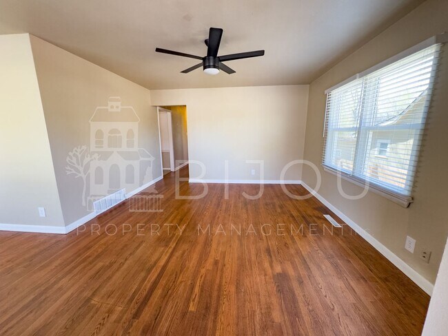 Building Photo - Downtown Ranch Home with View of Pikes Peak
