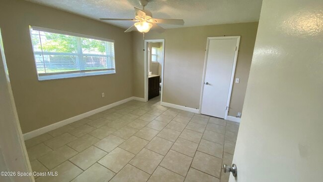 Building Photo - 2125 Emerald Ct