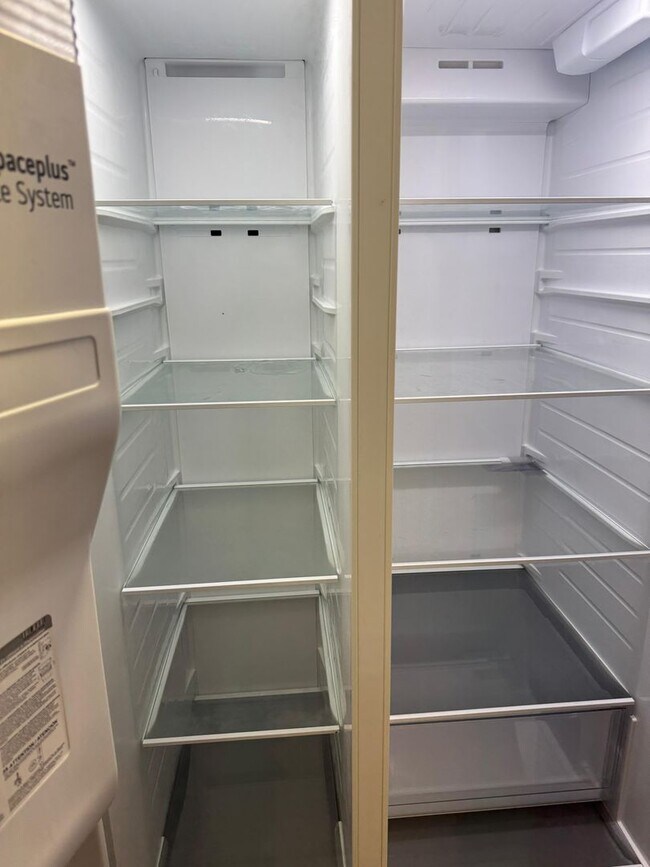 Building Photo - 5/2. Tampa MOVE IN BEFORE END OF June and JULY’S RENT FREE!!!