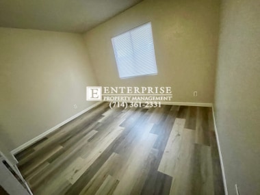 Building Photo - Spacious 4 bed, 3 bath Home featuring TWO ...