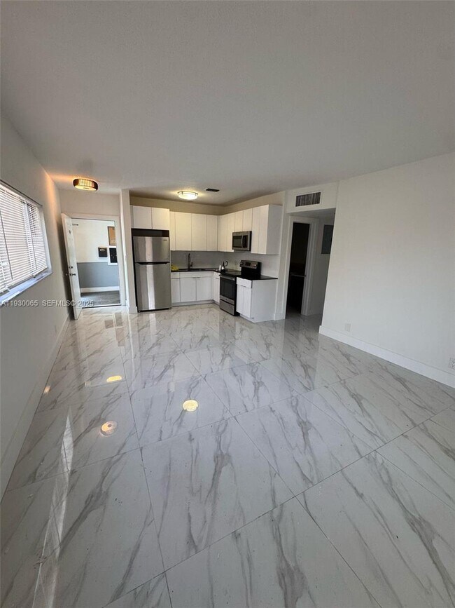 Building Photo - 5731 NE 18th Ave