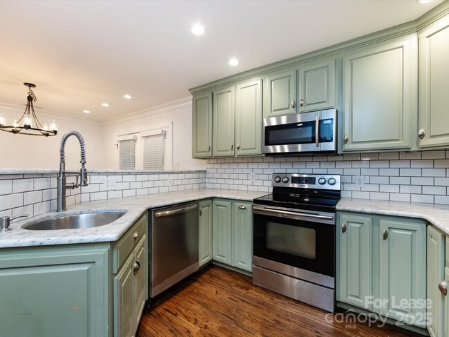 Building Photo - 3109 Forest Lawn Dr