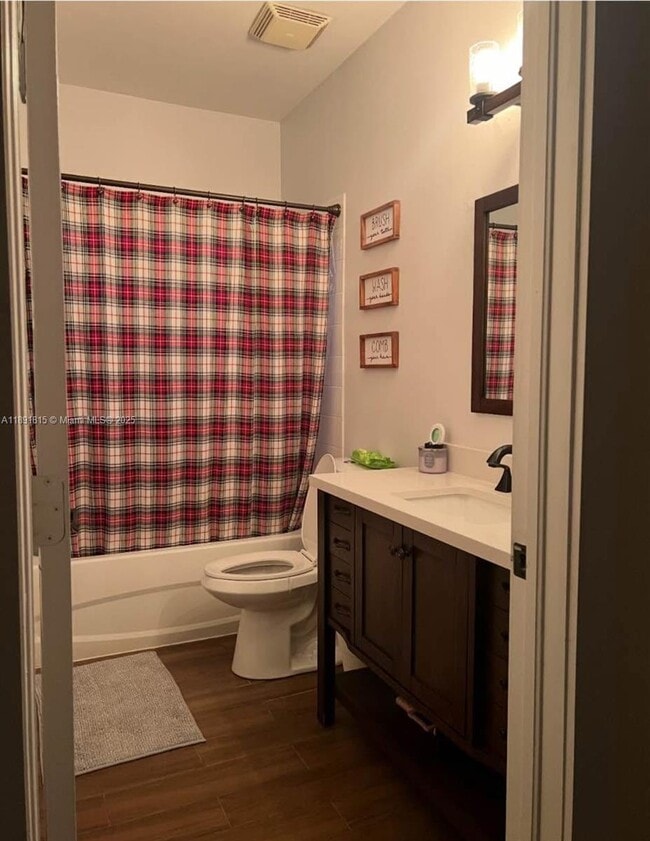 Building Photo - 3571 NE 11th Dr