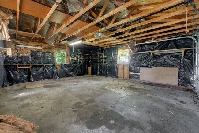 Building Photo - NEW LISTING! 3 BEDROOM HOUSE!