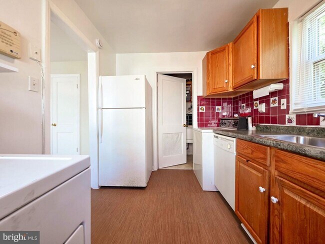 Building Photo - 5818 Fifer Dr