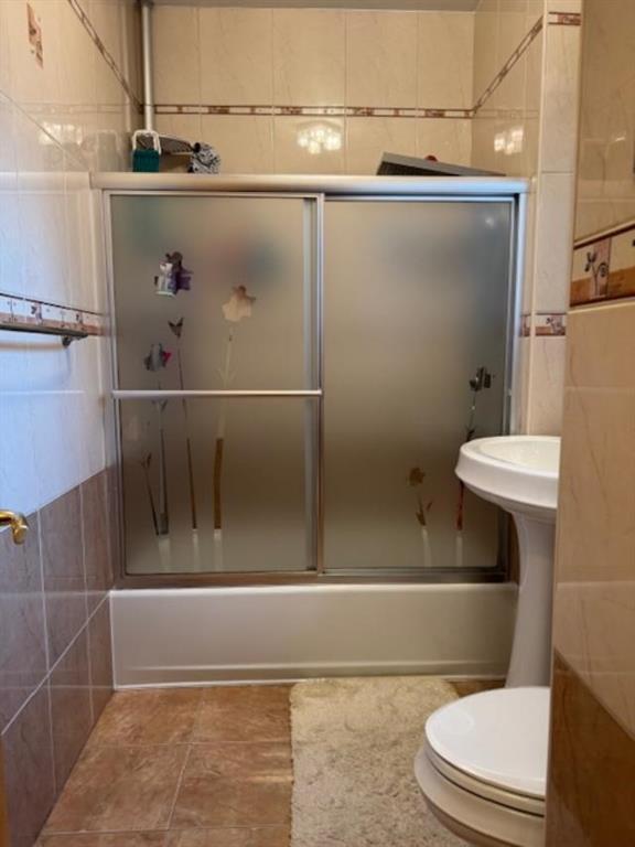 Building Photo - 1560 E 18th St