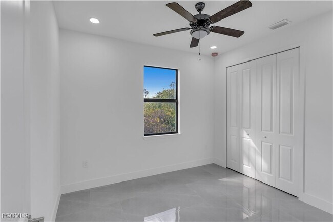 Building Photo - 3308 35th St W