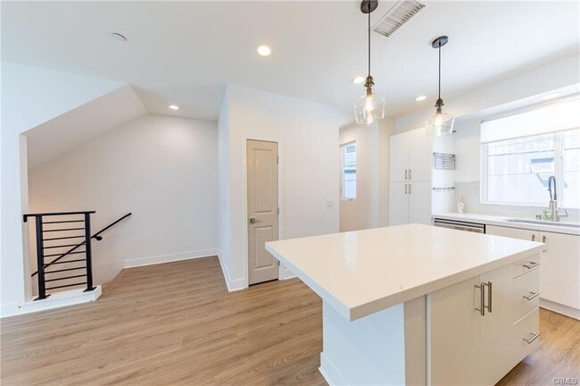 Building Photo - 10736 Bloomfield St