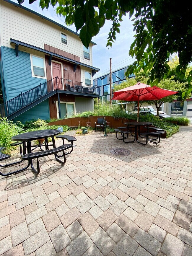 Garden/eating space - 4305 SE Division St