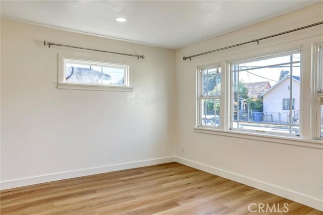 Building Photo - 950 E 48th St